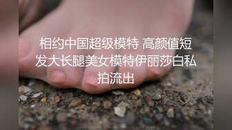 调教刚下班的空姐女友，下班制服还没来得及脱就开干