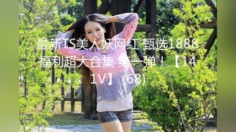 剧情演绎黄毛小骚逼露脸勾搭按摩小哥激情啪啪，吃奶玩逼舔鸡巴，被小哥从床上草到浴室，打桩机的速度爆草