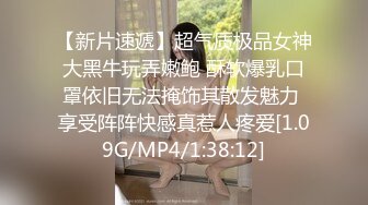 性欲强的亞裔女孩辦公室勾引白人大叔，主動坐在大屌上，浪蕩放肆，英文對白