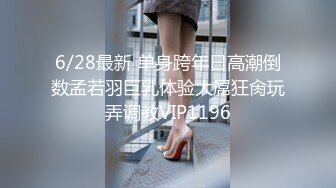 女生宿舍窗外偷拍整个寝室的妹子轮流来洗澡,有一个发现了,用红毛巾把身体遮住不让我看