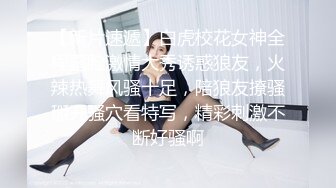 窗外偷窥丰满少妇洗澡，胸型很美很大，淋浴划过乳房流水般的水花，洗面奶洗脸 真会保养~