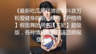 20岁的淘气小少女