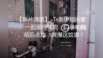 小伙重金刷礼物，约啪到两个美艳少妇