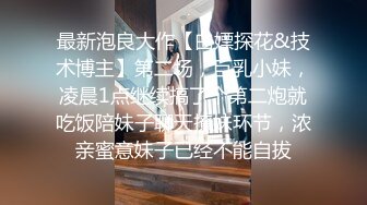 ❤️震撼绿帽淫妻❤️极品丝袜淫妻博主『2Tgdt』伺候老婆被各种玩超级贱 银色连衣裙内射 制服肛塞喷精潮吹 (1)