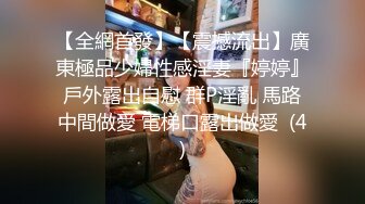 SWAG 一边电话跟男友聊天，一边被弄到高潮