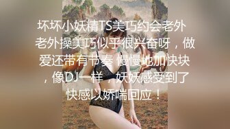 对着镜子拿着摄像机和丝袜美女地上搞到床上