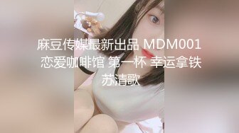 费爵娜上班時胸部掉出來的女同事