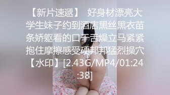 你的黑丝女神被人干了 全程露脸连续两炮 舔鸡巴的样子是真骚 从沙发上干到床上 呻吟都能让你射不要错过