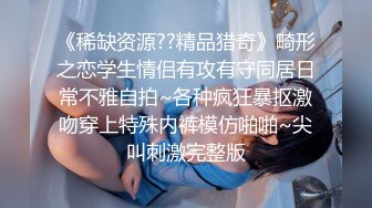 -出去玩了一天，脚上酸臭酸臭的，楼道里让母狗舔干净再回家