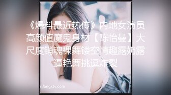 ❤️嫩妹偸拍，泳衣专卖店试衣间固定针孔TP红发双马尾可爱学生妹试换泳衣，一对车灯嫩嫩的发育中