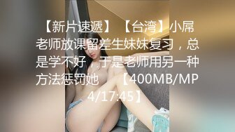  小骚逼露脸洗干净了伺候小哥哥诱惑狼友，舔鸡巴的样子好骚吸蛋蛋