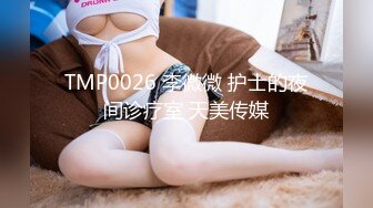 后入丰满的少妇，骚逼很紧。