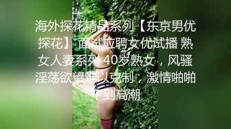 长卷发妹子，卧室中手持镜头自慰掰穴，极品粉色木耳蝴蝶逼，揉搓阴蒂喷尿