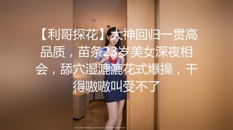 学院女厕全景偷拍白衣黑裤美女❤️肥厚鲍鱼肉肉的阴唇