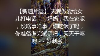 性感小猪猪深夜睡前发骚，慢慢脱光衣服高跟诱惑，揉奶玩逼看特写自慰