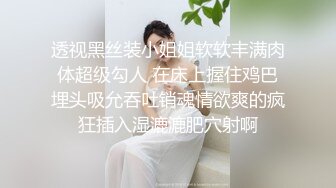  19牛仔短裤贫乳新人美女和炮友两场啪啪，特写深喉口交掰穴舔逼，干起来特别爽拨开裤子插入