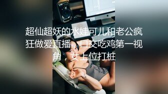 邪恶的摄影师套路两个美女模特拍内衣广告更衣偷拍