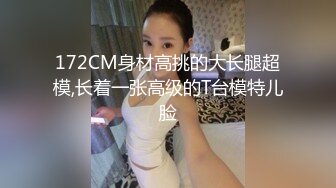   白皙眼镜御姐范妹子，女上位和头套男啪啪无套操逼，一线天粉嫩干净