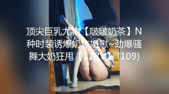 商场女厕全景偷拍美女职员的一线馒头小美鲍