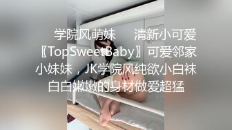 《破解家庭网络摄像头》监控偷拍中年打工夫妻晚上一边玩手机一边做爱玩的花样还挺多的