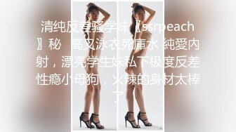 烧烤店两个妹子吃宵夜小伙忍不住扒开她们裹胸