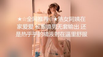 【御姐系新人网红美女】自慰首秀，拨开丁字裤假屌猛插，圆润美臀翘起掰穴，特写骚逼洞，娇喘呻吟很是诱惑