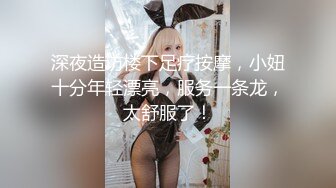 【新片速遞】 商场女厕全景偷拍两个美女的肥鲍鱼❤️卧槽!无意中发现还有一个小伙也在趴下看美女的B