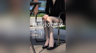 北京人妻婊子家门口漏逼偷情