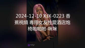 风骚小娘子露脸一个人在家陪狼友发骚，情趣诱惑揉奶玩逼，淫声荡语不断，道具抽插骚穴特写展示淫水多多真骚