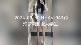 【新片速遞】  3P眼镜妹，果然戴眼镜的最骚气，看着年龄很小，却玩得很花，嘴巴吃鸡，菊花被舔，过瘾！