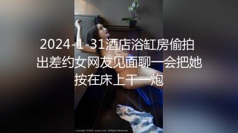 ❤️❤️两个骚女调教贱男，舔屌吃口水喝尿，肉丝美腿足交，骑在脸上舔逼，掰穴尿嘴里，听话的小狗