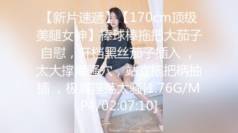  逼毛很性感的骚母狗被大鸡巴哥调教，深喉交乳交乖巧听话激情上位抽插