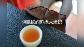  高颜值美女 舒服吗 舒服 穿开档牛仔紧身裤被大肉棒无套输出 内射