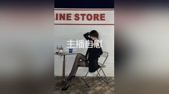 精品酒店欧式大床偷拍少妇型富姐衣服未脱就骑在帅哥身上搞还说自己很有肉感