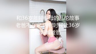  大奶子女同姐妹花的诱惑，全程露脸酒店水床上玩耍，揉奶舔逼带着假鸡巴的姐姐安耐不住要草她