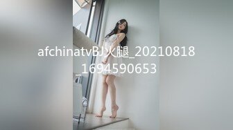 大像传媒之發情人妻背著老公3P粉嫩美乳加翹臀