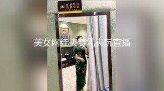 户外勾搭专家『可可少妇』和老铁户外车震 老铁羞涩不敢车震