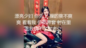 高颜值网红脸妹子连体网袜给炮友口交，舔弄深喉口交厕所尿尿非常诱人