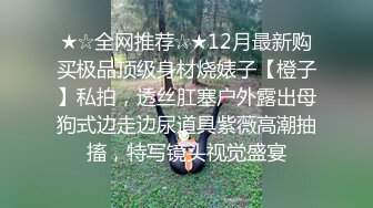 【酒店偷拍小情侣】极品小女友后续，玩的不尽兴还想要，要把裤子还反抗，拿来振动棒插穴，双腿肩上扛