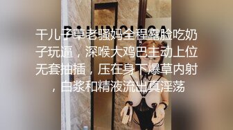   珍珠内裤开档黑丝露脸小甜心跟大哥激情啪啪，埋首胯下交大鸡巴