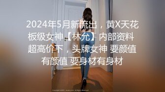 骚娘子在家露脸跟大哥激情啪啪，全程露脸衣服都没脱完就被猴急的大哥按在厨房草了，边干边脱深喉大鸡巴真骚