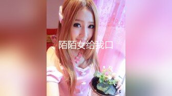 十二月新流出大神潜入水上乐园更衣间四处游走偷拍 一袭红衣美女主动在镜头前换穿不幸被拍