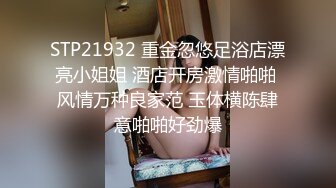 亲戚登门拜年 色表哥不顾房外众人擅闯闺房和骚浪表妹干B