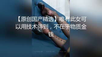 【新片速遞】  轻熟女长发露脸道具自慰插菊花，整根没入，掰穴特写蝴蝶逼