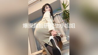 潜入服装城偷拍两个美少妇