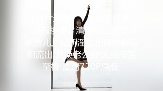   韵味十足甜美骚女，女用倒模20CM长屌，骑乘自己动，翘起屁股插入，上下套弄水声哗哗，双头龙深插