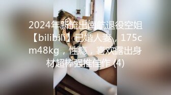 80多斤长腿小骚货，黑丝高跟鞋激情操逼，套上肉丝口交