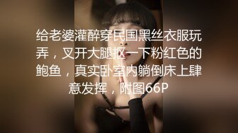   清纯甜美带点性感极品肥臀眼镜骚女，诱人开档黑丝翘起特写，足交扣穴69姿势，头套男后入撞击