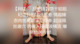 【骚妈带着两个女儿一起大秀直播】全程露脸好刺激黑丝情趣装诱惑吃奶舔逼AV棒自慰骚穴嫩的出水还没毛