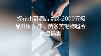 两个00后嫩妹双飞啪啪，短发大奶抬腿侧入猛操